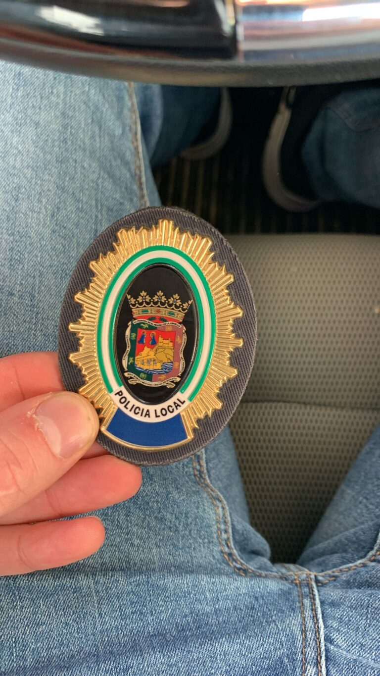 Scambio gagliardetti con polizia di Malaga in Spagna